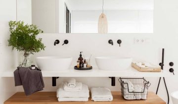 Magníficas ideas con estantes y estanterías para baños pequeños